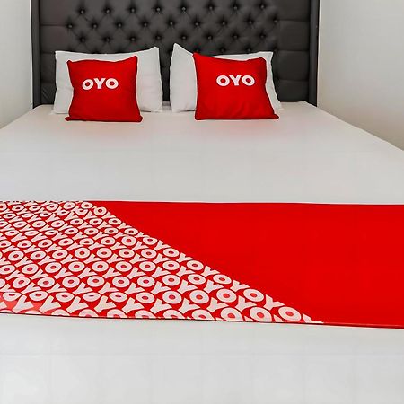 Oyo 93703 F88 Hotel Bekasi Ngoại thất bức ảnh